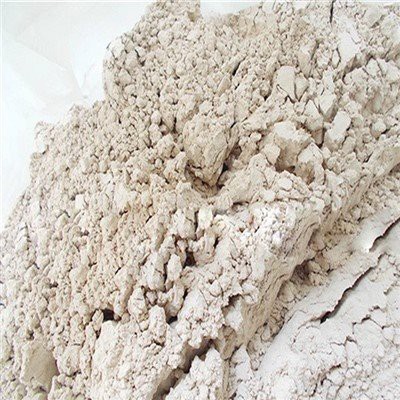 Vysokoteplotný ultranízkocementový žiaruvzdorný materiál